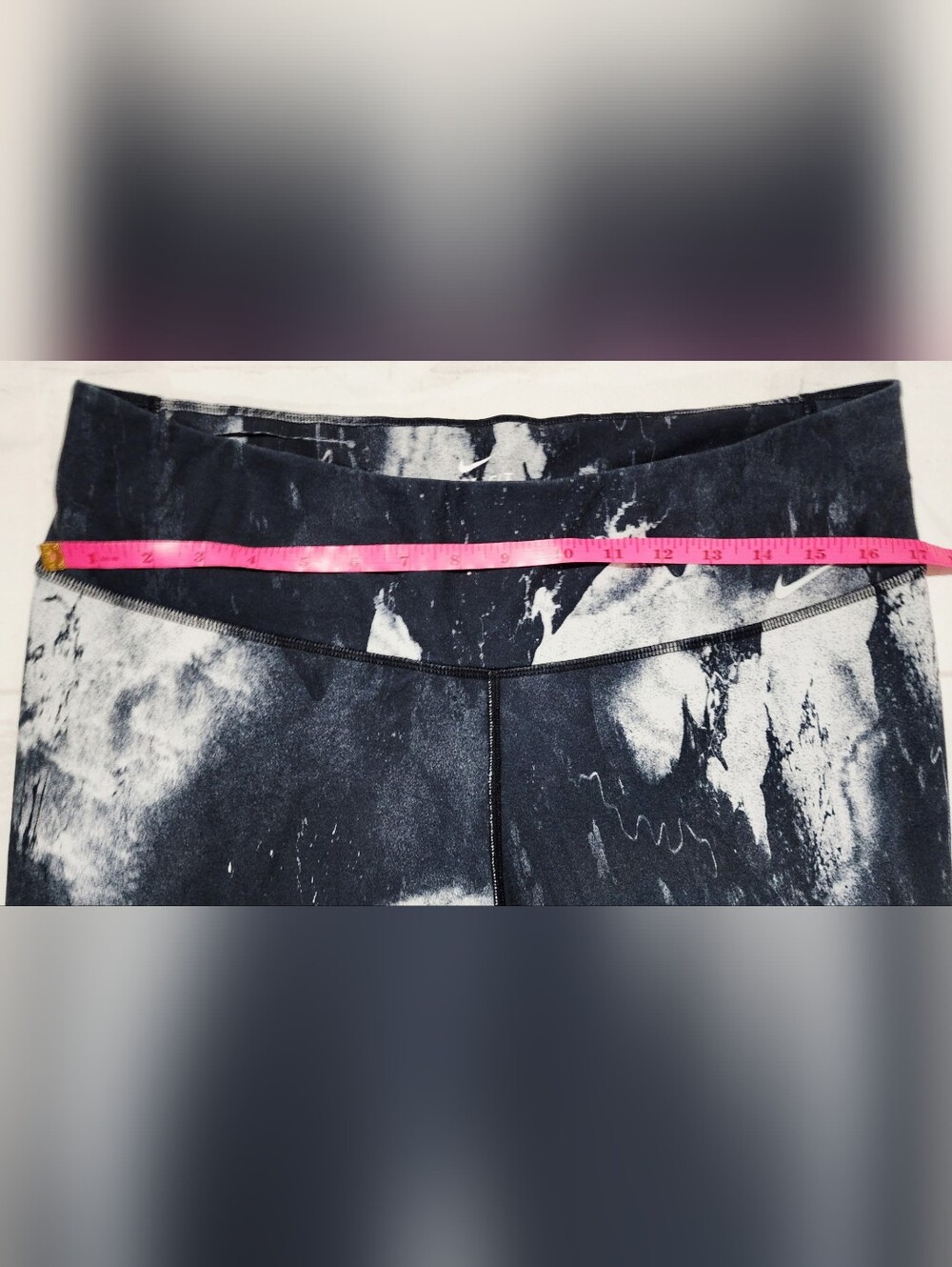 Nike Dri Fit XL Black & White - Picture 7 of 9